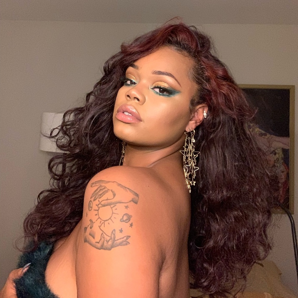 Meet your Posher, Gia